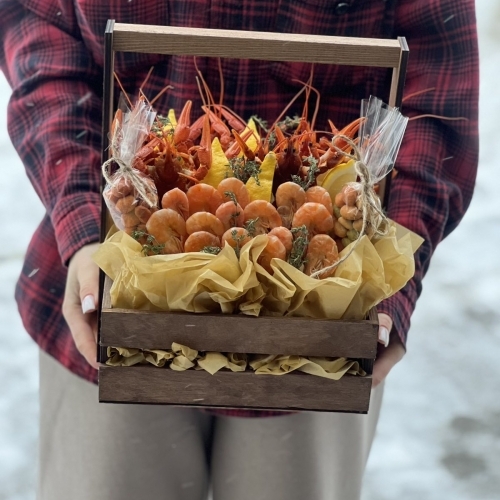 Мужской букет из морепродуктов с орешками