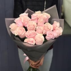 Букет из розовых роз "Пейдж"